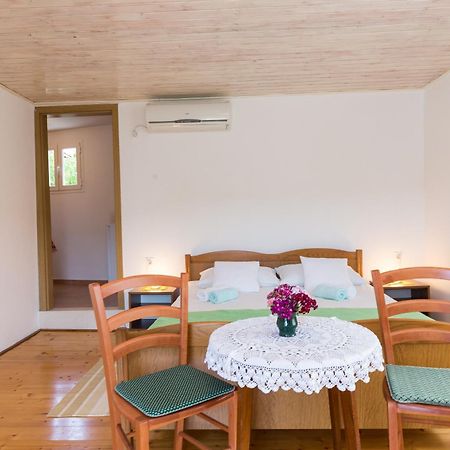 Apartments Miskovic Donje Celo エクステリア 写真
